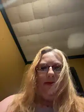 Snapshot of CherishWilliams chatting on 04.24.26 CherishWilliams online show from 04.24.26