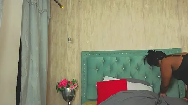 Alexa roussee online show from 10.15.25