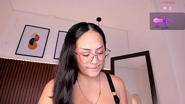 emma white 01 online show from 12.05.25