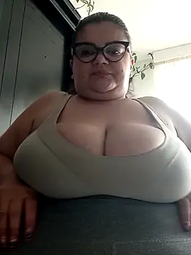 Snapshot of Madisonpalacio chatting on 10.24.25 Madisonpalacio online show from 10.24.25