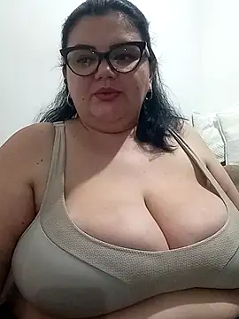 Snapshot of Madisonpalacio chatting on 10.29.25 Madisonpalacio online show from 10.29.25