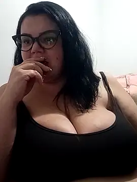 Snapshot of Madisonpalacio chatting on 10.31.25 Madisonpalacio online show from 10.31.25