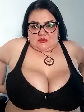 Snapshot of Madisonpalacio chatting on 11.14.25 Madisonpalacio online show from 11.14.25