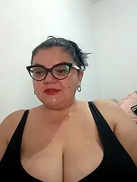 Snapshot of Madisonpalacio chatting on 11.22.25 Madisonpalacio online show from 11.22.25