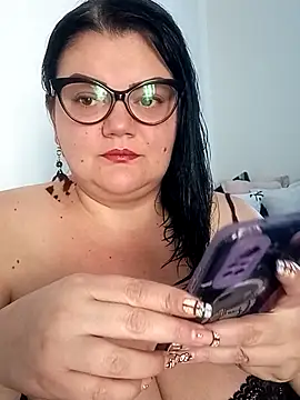 Snapshot of Madisonpalacio chatting on 11.24.25 Madisonpalacio online show from 11.24.25