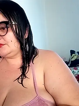 Snapshot of Madisonpalacio chatting on 12.15.25 Madisonpalacio online show from 12.15.25