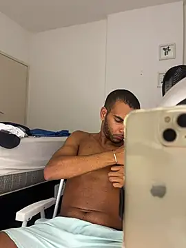 Snapshot of noahmarins chatting on 02.01.25 noahmarins online show from 02.01.25