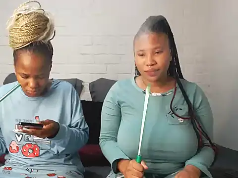 DrippinCaramelCutie online show from 01.17.25