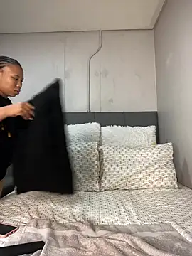 DrippinCaramelCutie online show from 05.14.26
