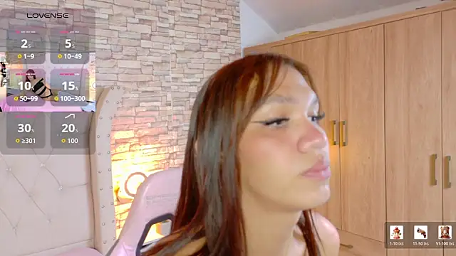 Snapshot of Sara-Smith- chatting on 05.15.26 Sara-Smith- online show from 05.15.26