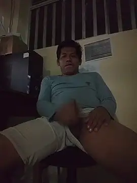 Snapshot of activo202 chatting on 12.14.25 activo202 online show from 12.14.25