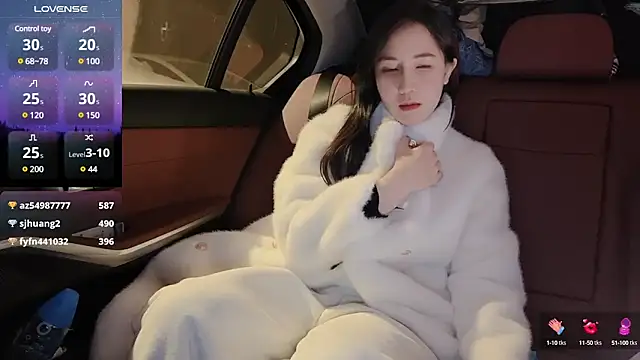 Snapshot of newwell chatting on 01.10.25 newwell online show from 01.10.25