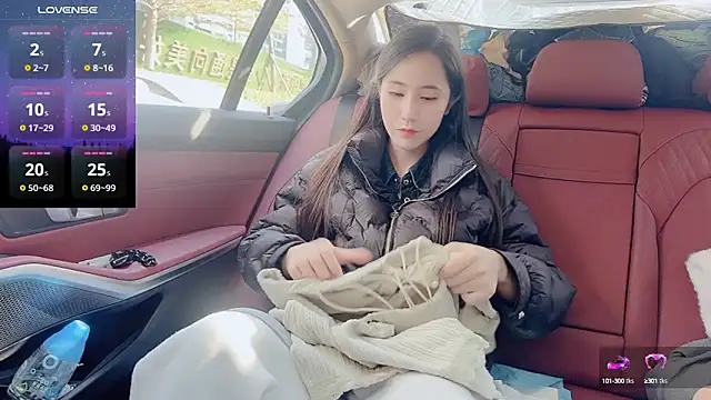 Snapshot of newwell chatting on 01.11.25 newwell online show from 01.11.25