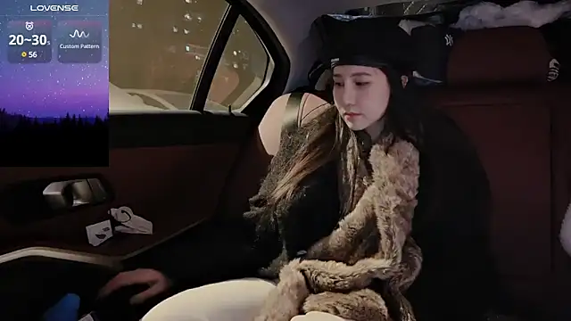 Snapshot of newwell chatting on 01.11.25 newwell online show from 01.11.25