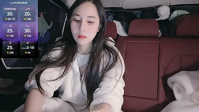 Snapshot of newwell chatting on 01.14.25 newwell online show from 01.14.25