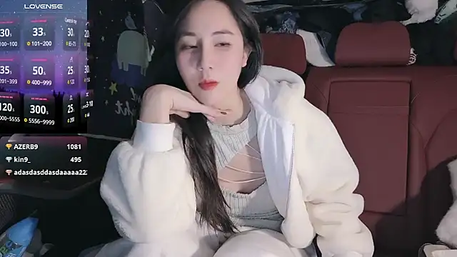 Snapshot of newwell chatting on 01.14.25 newwell online show from 01.14.25