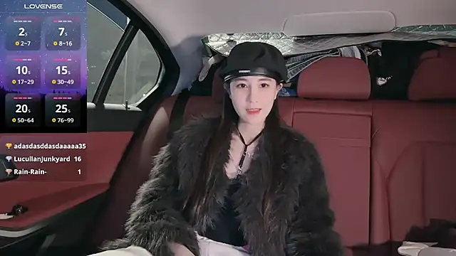 Snapshot of newwell chatting on 01.21.25 newwell online show from 01.21.25