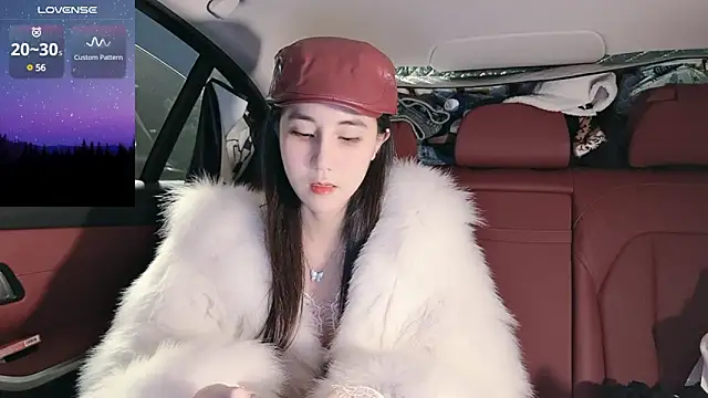 Snapshot of newwell chatting on 01.23.25 newwell online show from 01.23.25