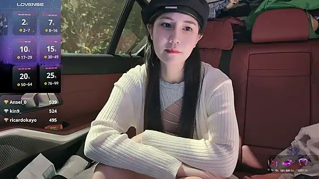 Snapshot of newwell chatting on 02.12.25 newwell online show from 02.12.25