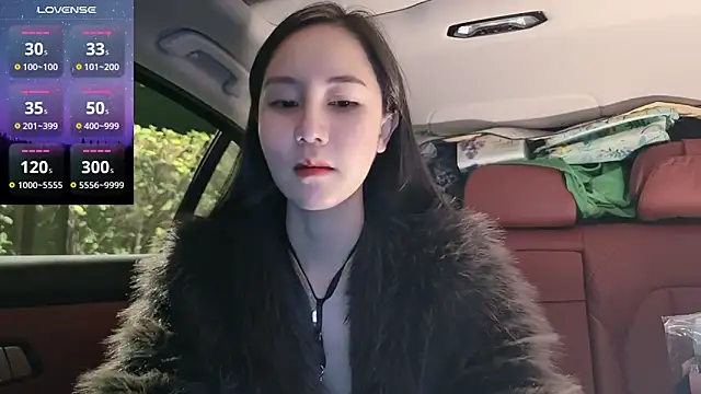 Snapshot of newwell chatting on 02.16.25 newwell online show from 02.16.25