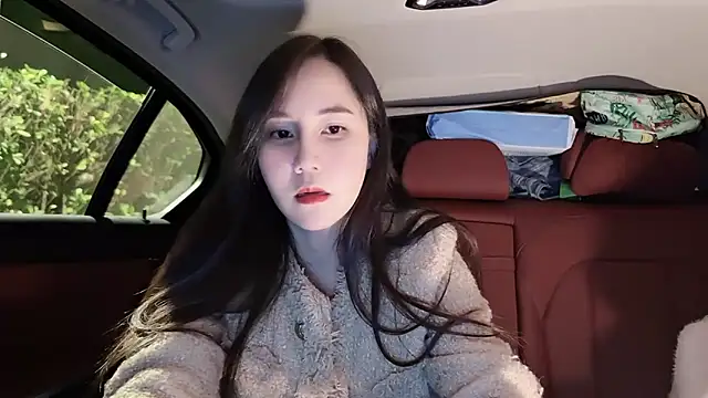 Snapshot of newwell chatting on 02.24.25 newwell online show from 02.24.25