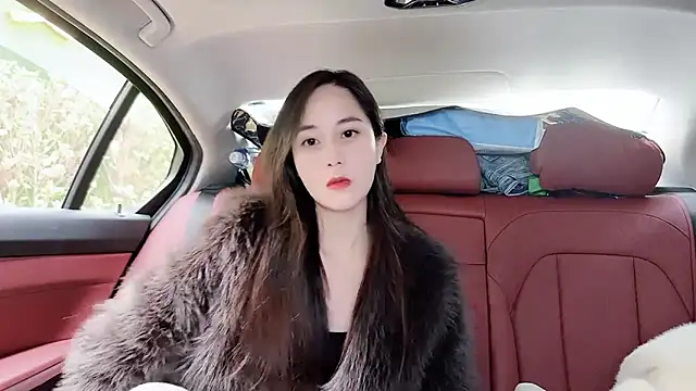 Snapshot of newwell chatting on 02.27.25 newwell online show from 02.27.25