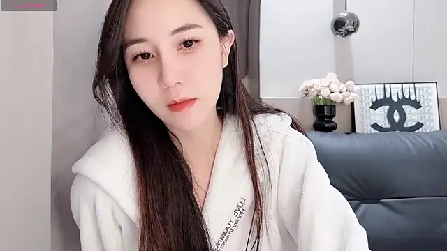 Snapshot of newwell chatting on 03.05.25 newwell online show from 03.05.25