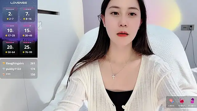 Snapshot of newwell chatting on 03.19.25 newwell online show from 03.19.25