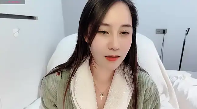 Snapshot of newwell chatting on 03.20.25 newwell online show from 03.20.25