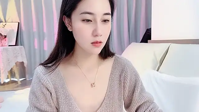 Snapshot of newwell chatting on 09.21.25 newwell online show from 09.21.25