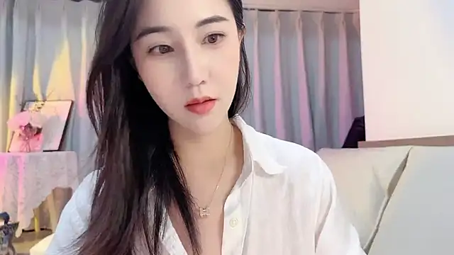 Snapshot of newwell chatting on 09.26.25 newwell online show from 09.26.25