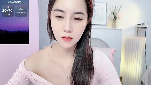 Snapshot of newwell chatting on 10.21.25 newwell online show from 10.21.25