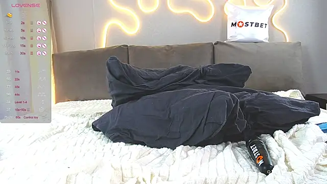 Chloeromantic online show from 12.09.24