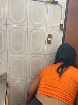 Snapshot of zoe_roux21 chatting on 10.23.25 zoe roux21 online show from 10.23.25