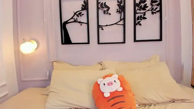 Snapshot of zoe_roux21 chatting on 11.19.25 zoe roux21 online show from 11.19.25