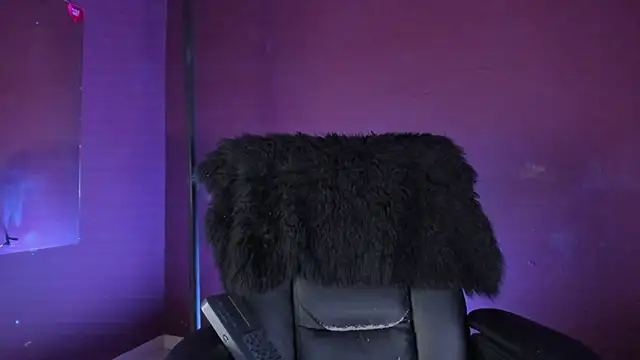 Snapshot of zoe_roux21 chatting on 01.13.26 zoe roux21 online show from 01.13.26