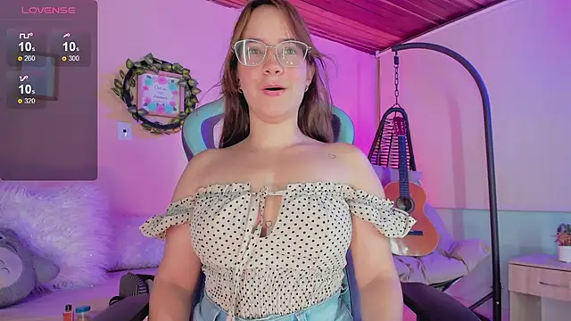 Snapshot of honey_fox1 chatting on 02.07.25 honey fox1 online show from 02.07.25