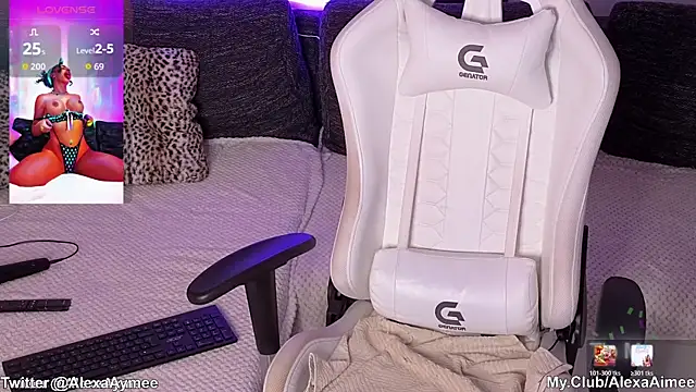 Snapshot of AlexaAimee chatting on 03.25.26 AlexaAimee online show from 03.25.26