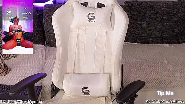 Snapshot of AlexaAimee chatting on 03.26.26 AlexaAimee online show from 03.26.26