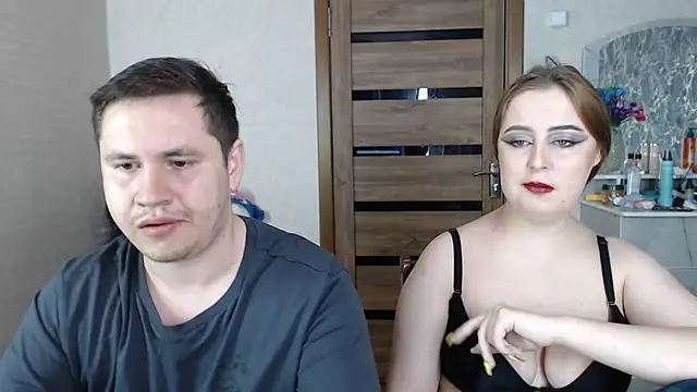 Snapshot of Kristy-Max chatting on 02.14.25 Kristy-Max online show from 02.14.25