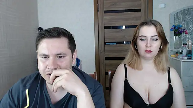 Snapshot of Kristy-Max chatting on 02.14.25 Kristy-Max online show from 02.14.25