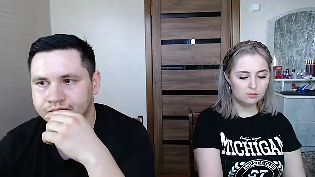 Snapshot of Kristy-Max chatting on 02.23.25 Kristy-Max online show from 02.23.25