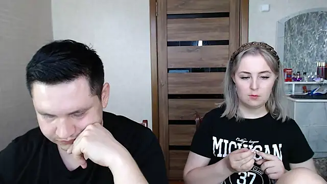 Snapshot of Kristy-Max chatting on 02.24.25 Kristy-Max online show from 02.24.25
