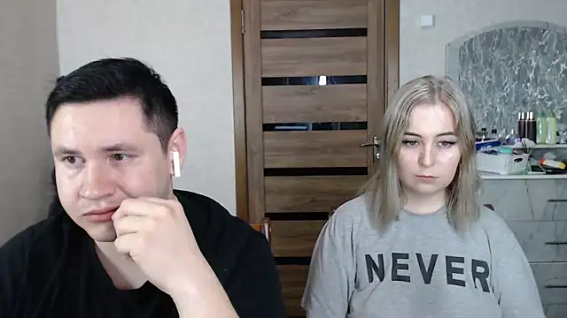 Snapshot of Kristy-Max chatting on 02.28.25 Kristy-Max online show from 02.28.25