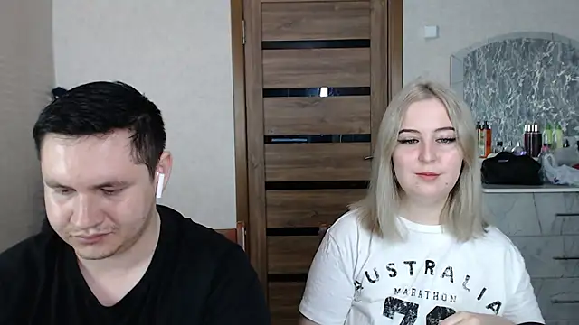 Snapshot of Kristy-Max chatting on 03.04.25 Kristy-Max online show from 03.04.25