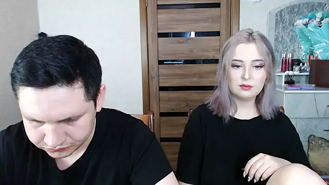 Snapshot of Kristy-Max chatting on 03.09.25 Kristy-Max online show from 03.09.25