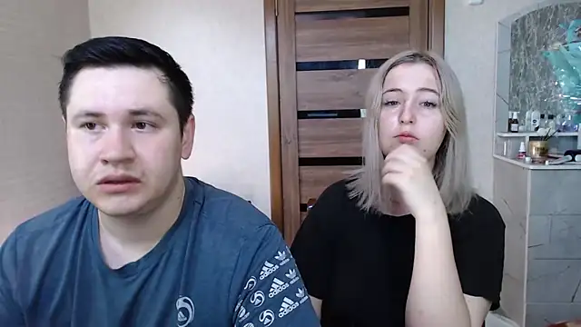 Snapshot of Kristy-Max chatting on 03.18.25 Kristy-Max online show from 03.18.25