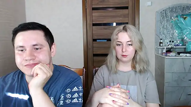 Snapshot of Kristy-Max chatting on 03.19.25 Kristy-Max online show from 03.19.25