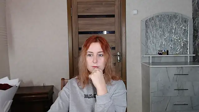 Snapshot of Kristy-Max chatting on 09.19.25 Kristy-Max online show from 09.19.25