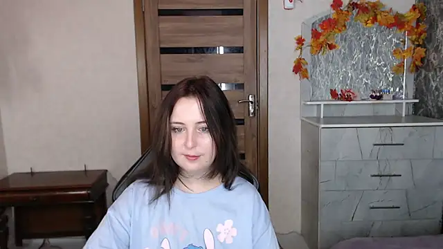 Snapshot of Kristy-Max chatting on 10.13.25 Kristy-Max online show from 10.13.25